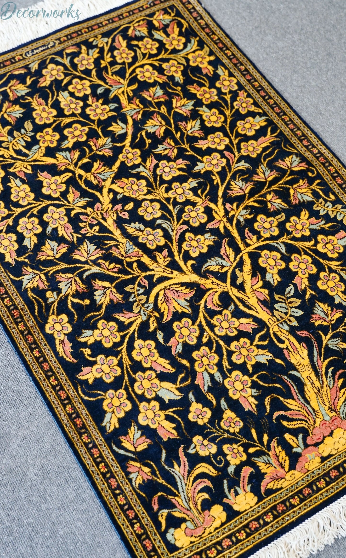 91×58cm　ペルシャクム産の総手織りシルク絨毯　証明書付 - Decorworks