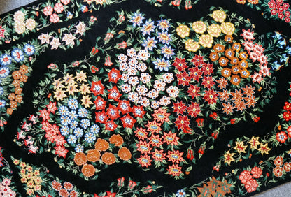 90×58cm　ペルシャクム産の総手織りシルク絨毯　証明書付 Decorworks