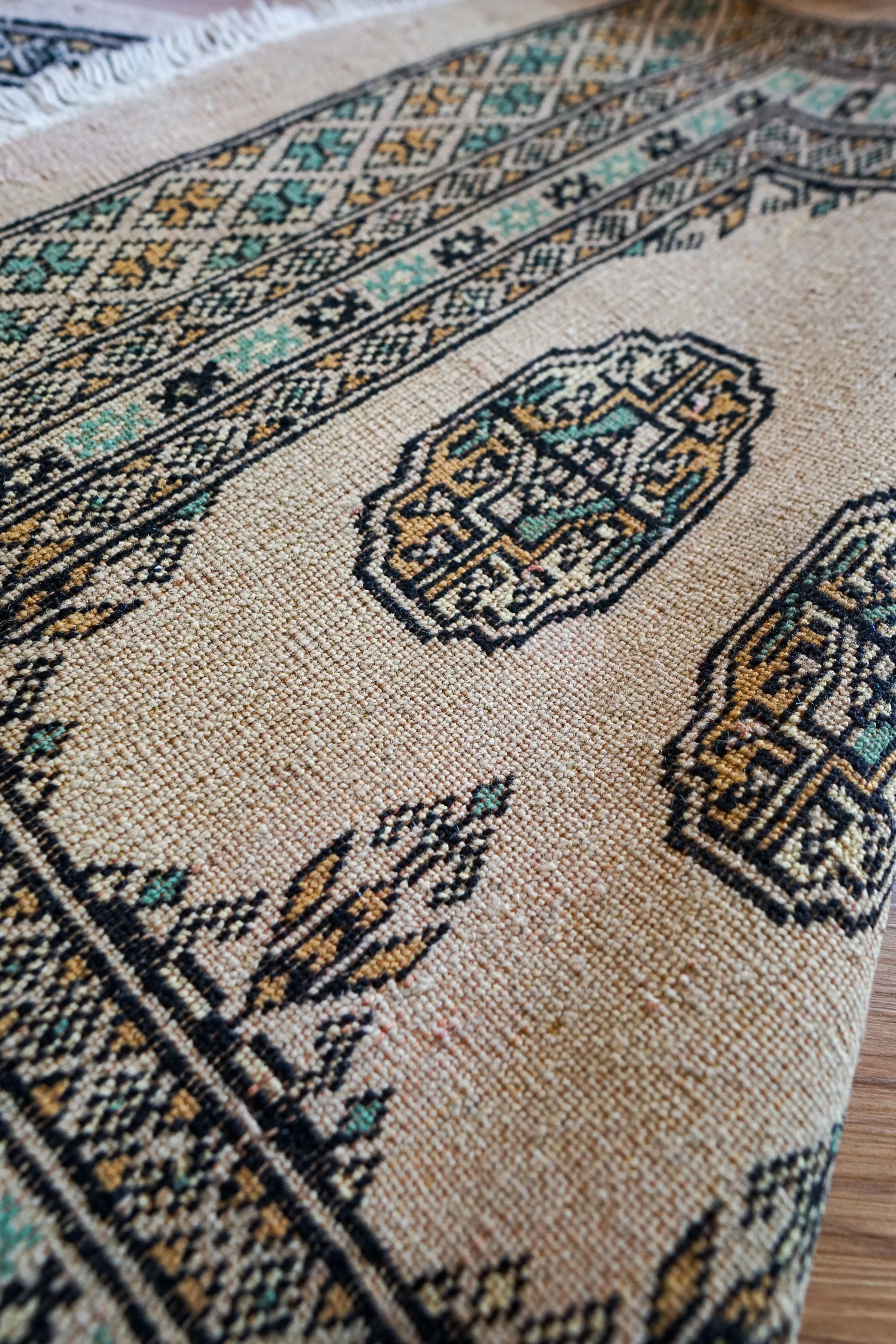 パキスタン手織り絨毯 94×65cm 高品質ウール使用廊下や玄関に最適な