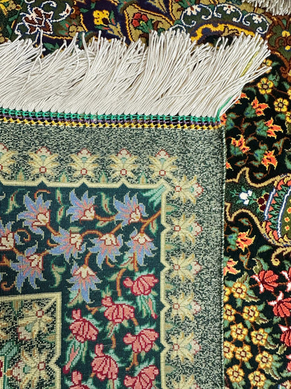  手織りペルシャ絨毯 クム産 タバタバイ工房 100％シルク 126×82cm｜グリーンメダリオン・最高級シルクラグ