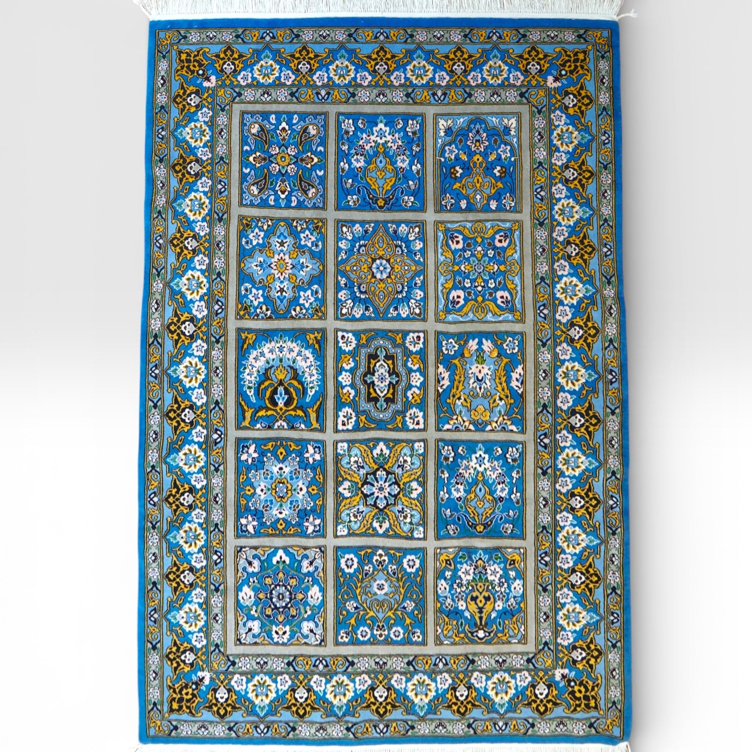  手織り ペルシャ絨毯 ナイン産 194×140cm