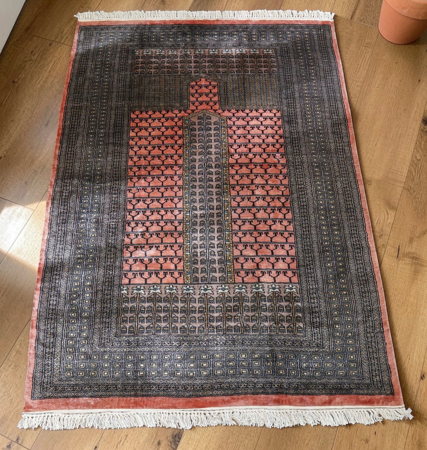 パキスタン手織り絨毯 182×128cm 幾何学ミフラーブデザイン