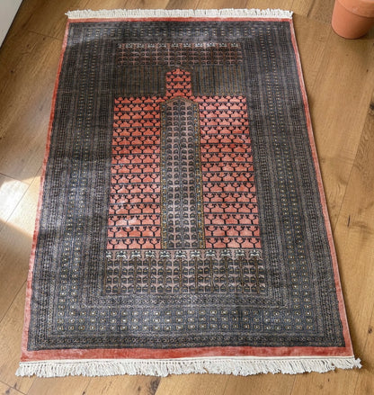 パキスタン手織り絨毯 182×128cm 幾何学ミフラーブデザイン