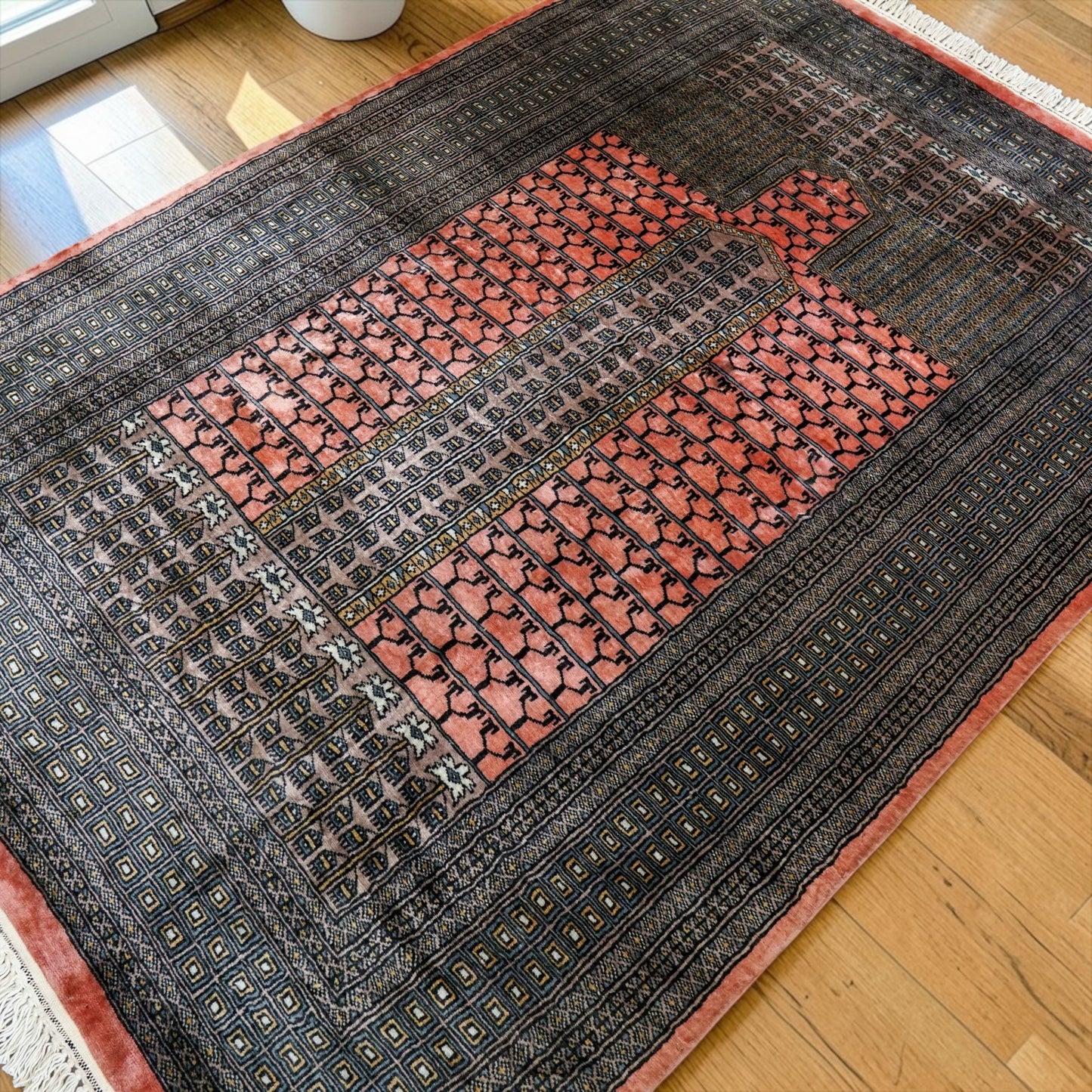 パキスタン手織り絨毯 182×128cm 幾何学ミフラーブデザイン