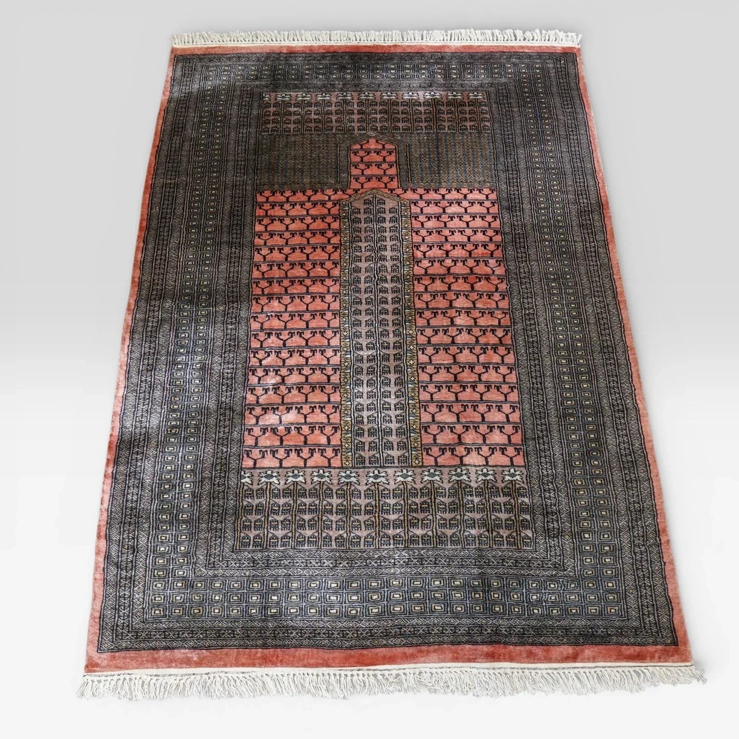 デコールワークス 五反田, 東京の手織り絨毯専門店 ペルシャ絨毯