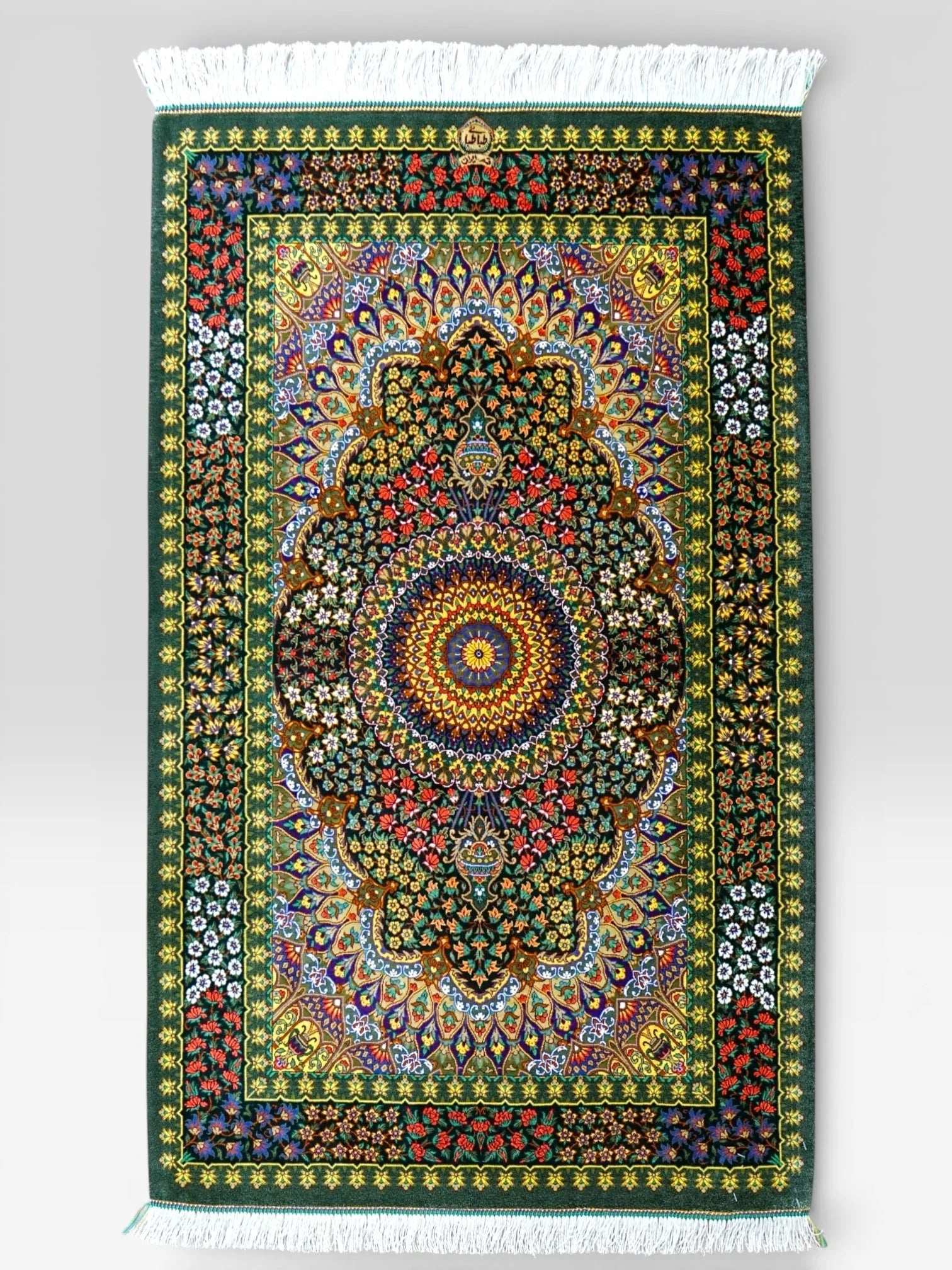  手織りペルシャ絨毯 クム産 タバタバイ工房 100％シルク 126×82cm｜グリーンメダリオン・最高級シルクラグ
