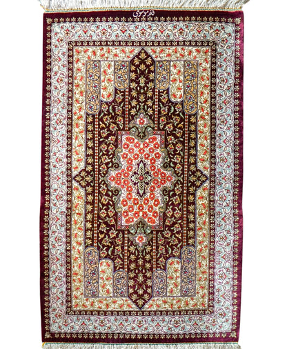  ペルシャ絨毯 クム産 シルク100％ 手織り 91×58cm｜モサビ工房