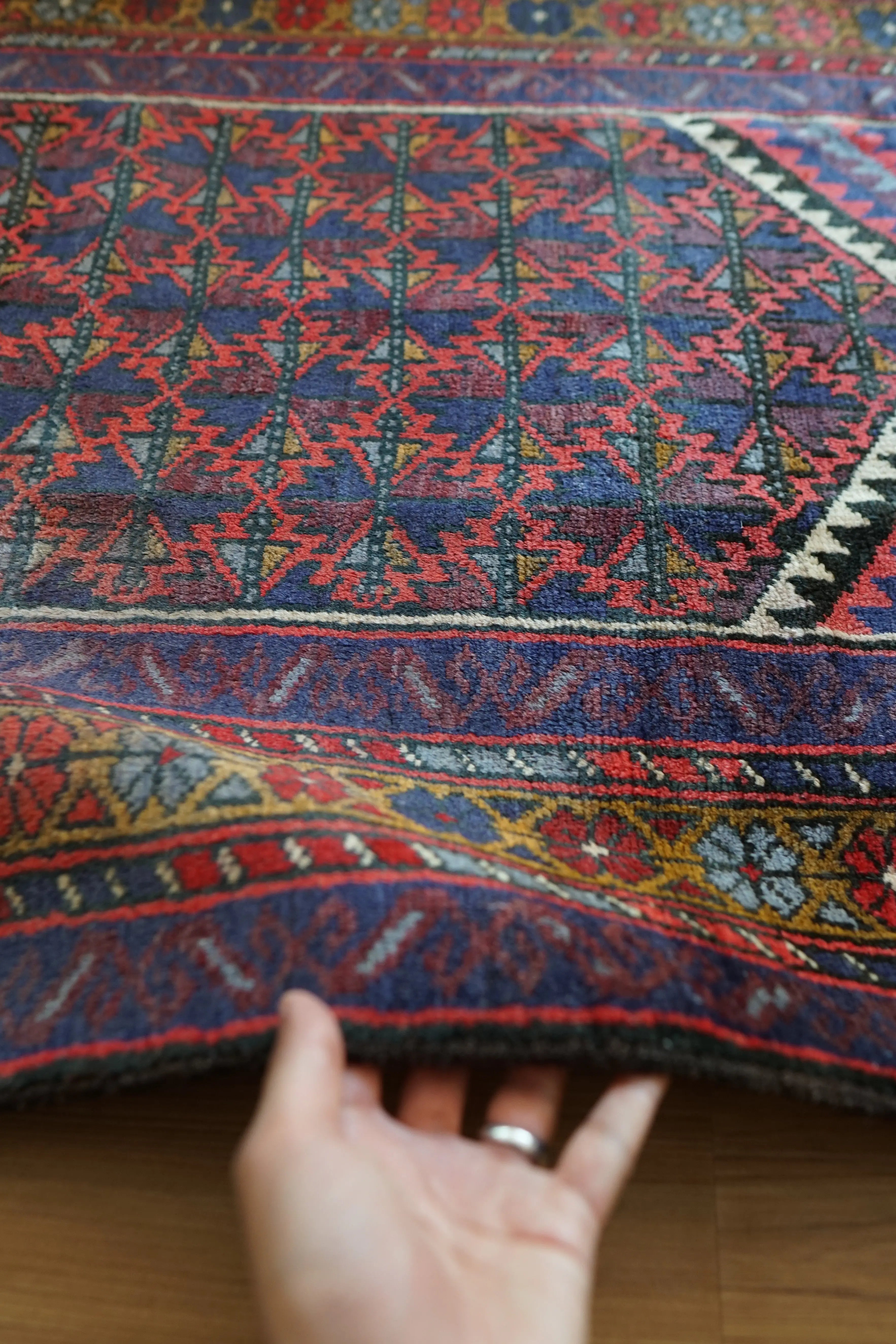 1970年代 ヴィンテージ トライバル ラグ バルーチ族 ウール 手織り絨毯 バルーチ族手織り絨毯ヴィンテージ トライバルラグ Prayer Rug