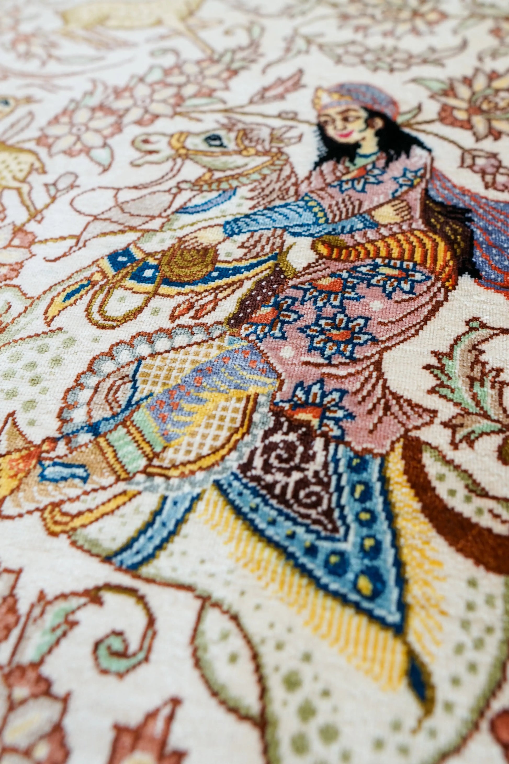 88×66cm　【ペルシャ絨毯　クム産　ラザイー房　シルク 100%　】証明書付 Decorworks