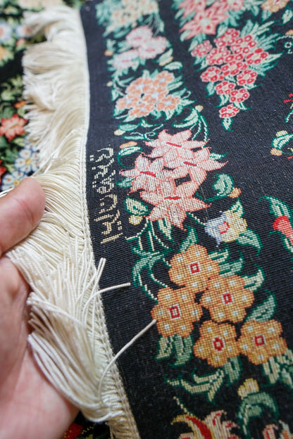 90×58cm　ペルシャクム産の総手織りシルク絨毯　証明書付 Decorworks