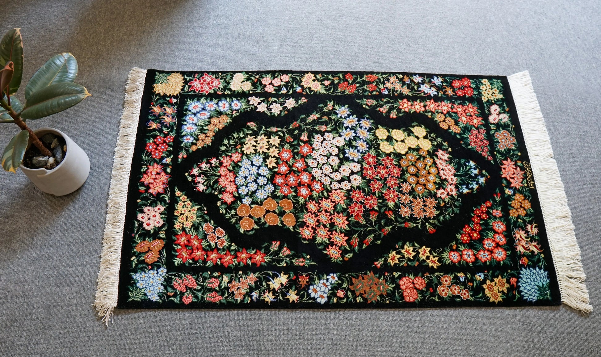 90×58cm　ペルシャクム産の総手織りシルク絨毯　証明書付 Decorworks