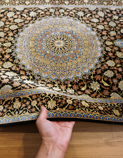  ペルシャ絨毯 クム産 シルク100％ ムサビイ工房 121×79cm｜手織り・シルクラグ・メダリオンデザイン