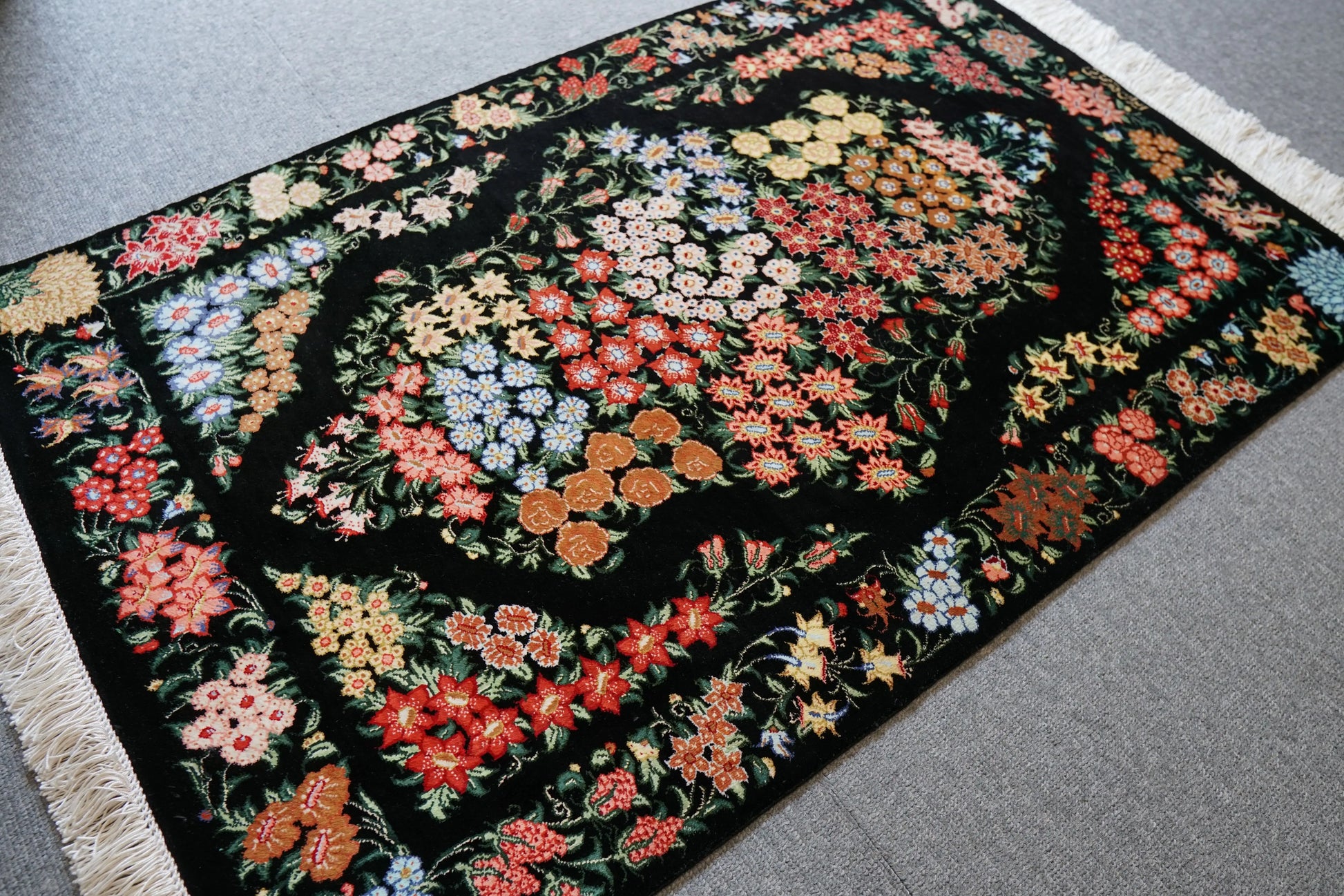 90×58cm　ペルシャクム産の総手織りシルク絨毯　証明書付 Decorworks
