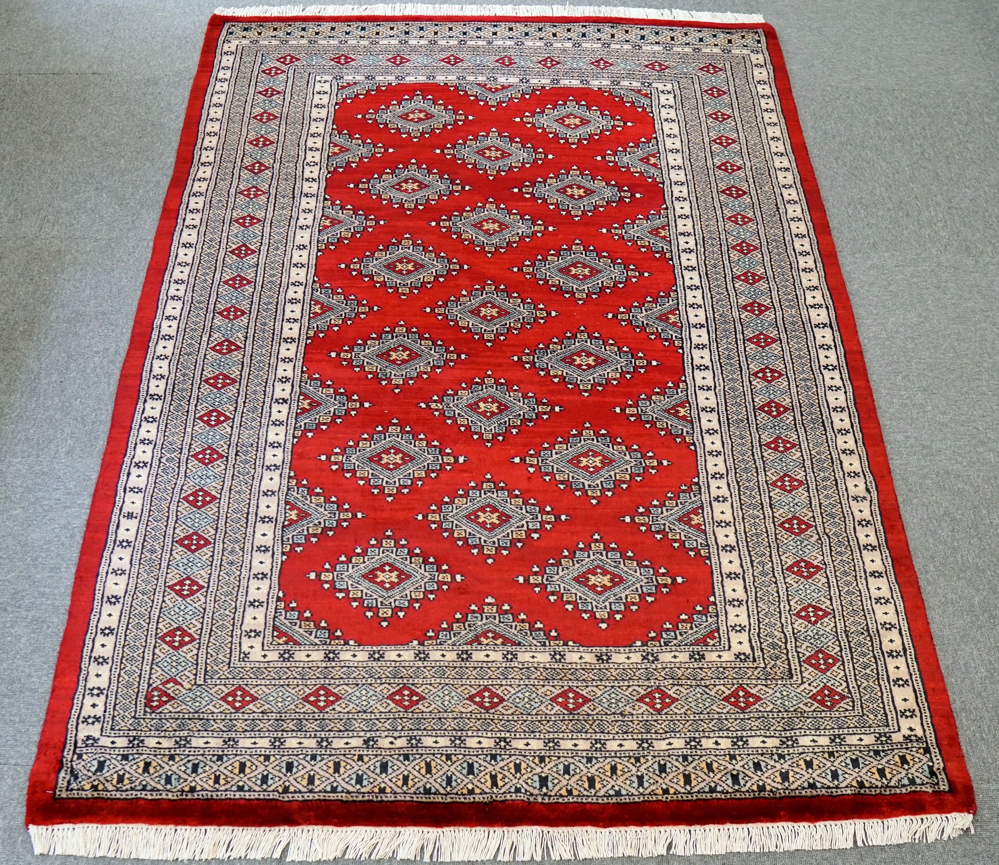 177×130cm  パキスタン手織り絨毯 Decorworks