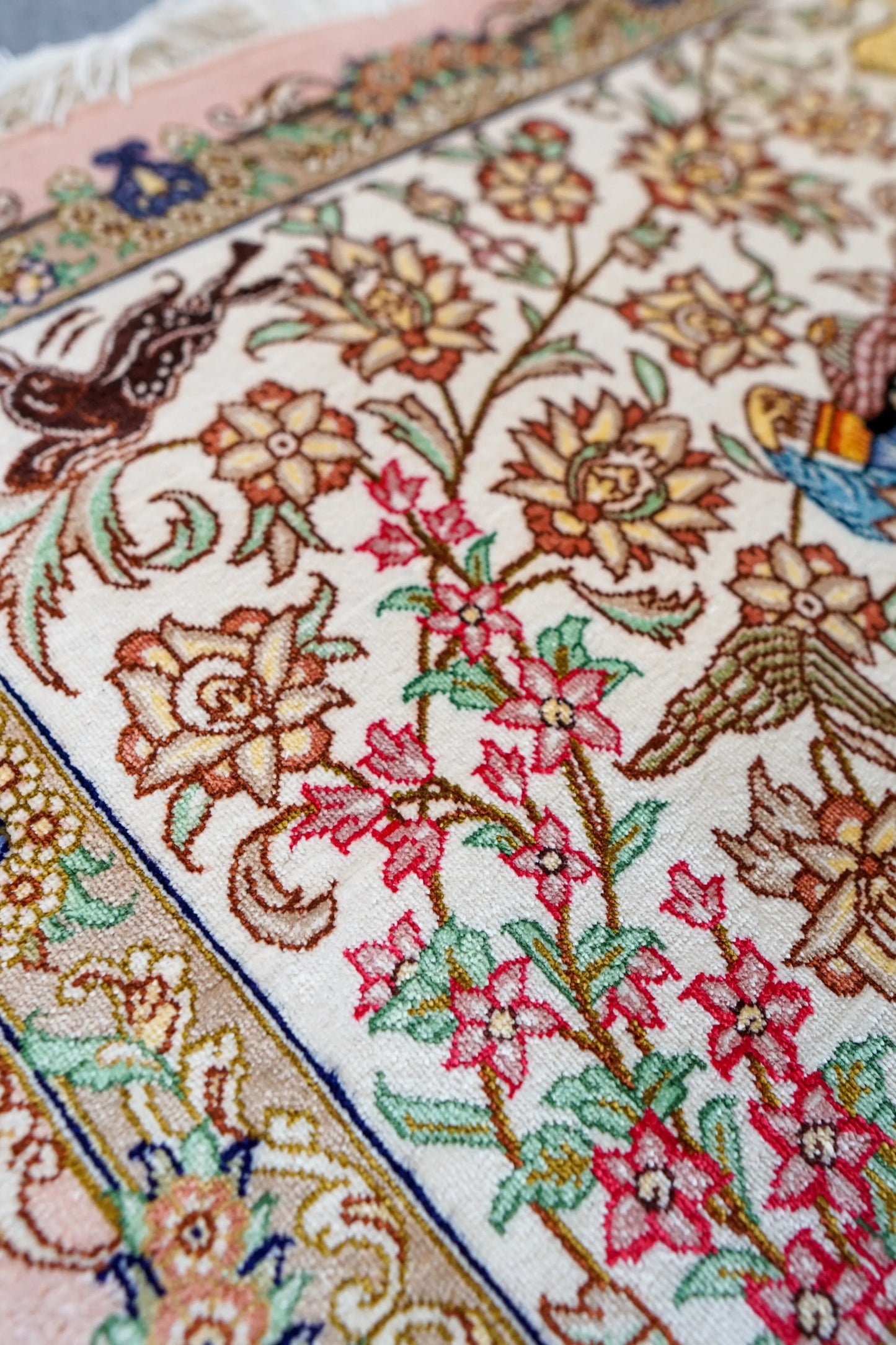 88×66cm　【ペルシャ絨毯　クム産　ラザイー房　シルク 100%　】証明書付 Decorworks