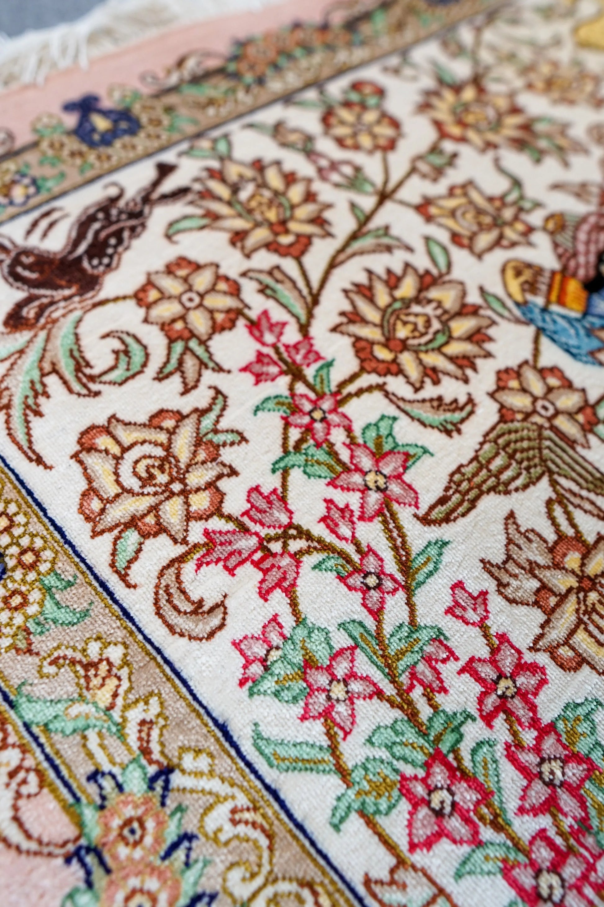88×66cm　【ペルシャ絨毯　クム産　ラザイー房　シルク 100%　】証明書付 Decorworks