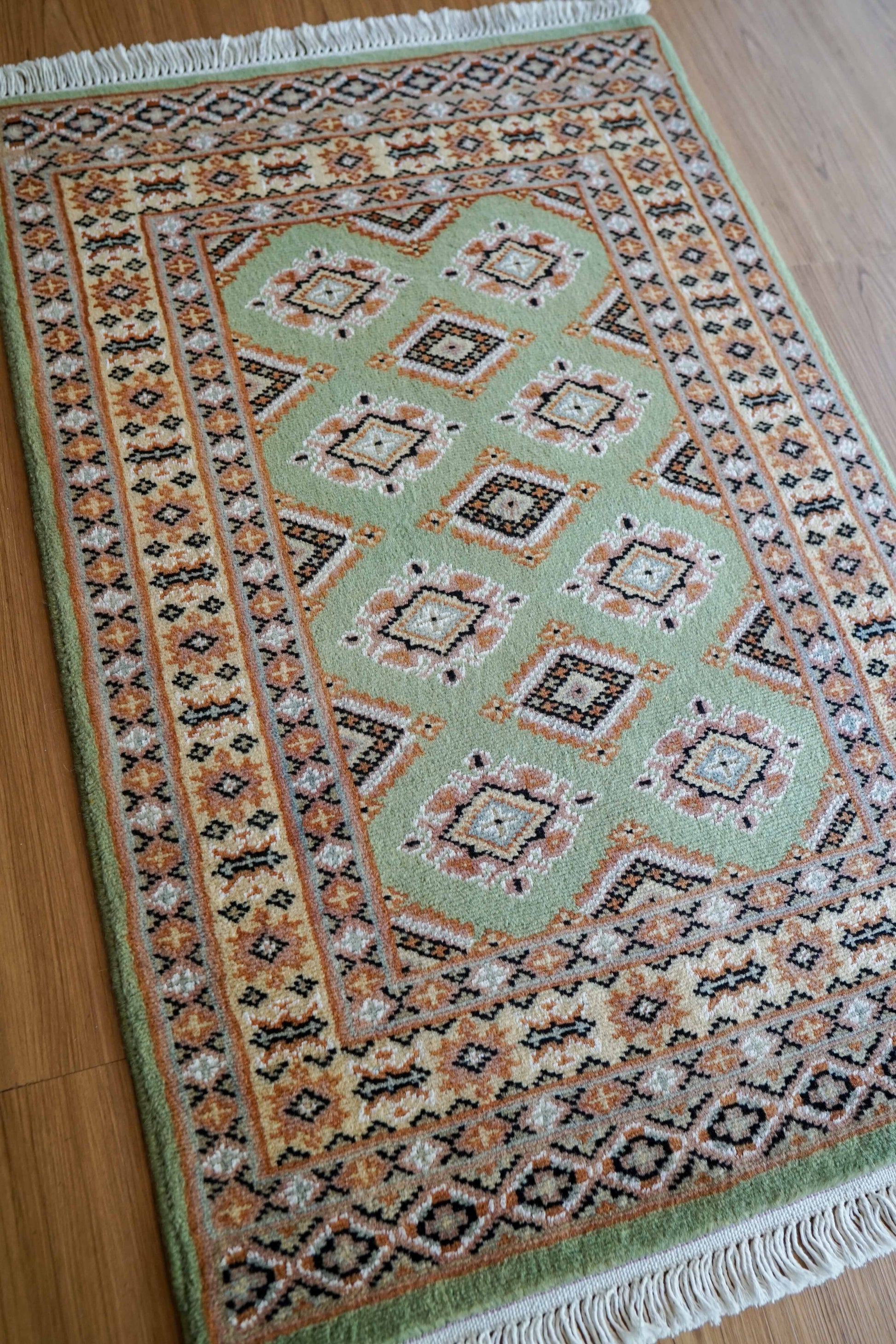  パキスタン手織り絨毯 ジャルダール柄 93×61cm