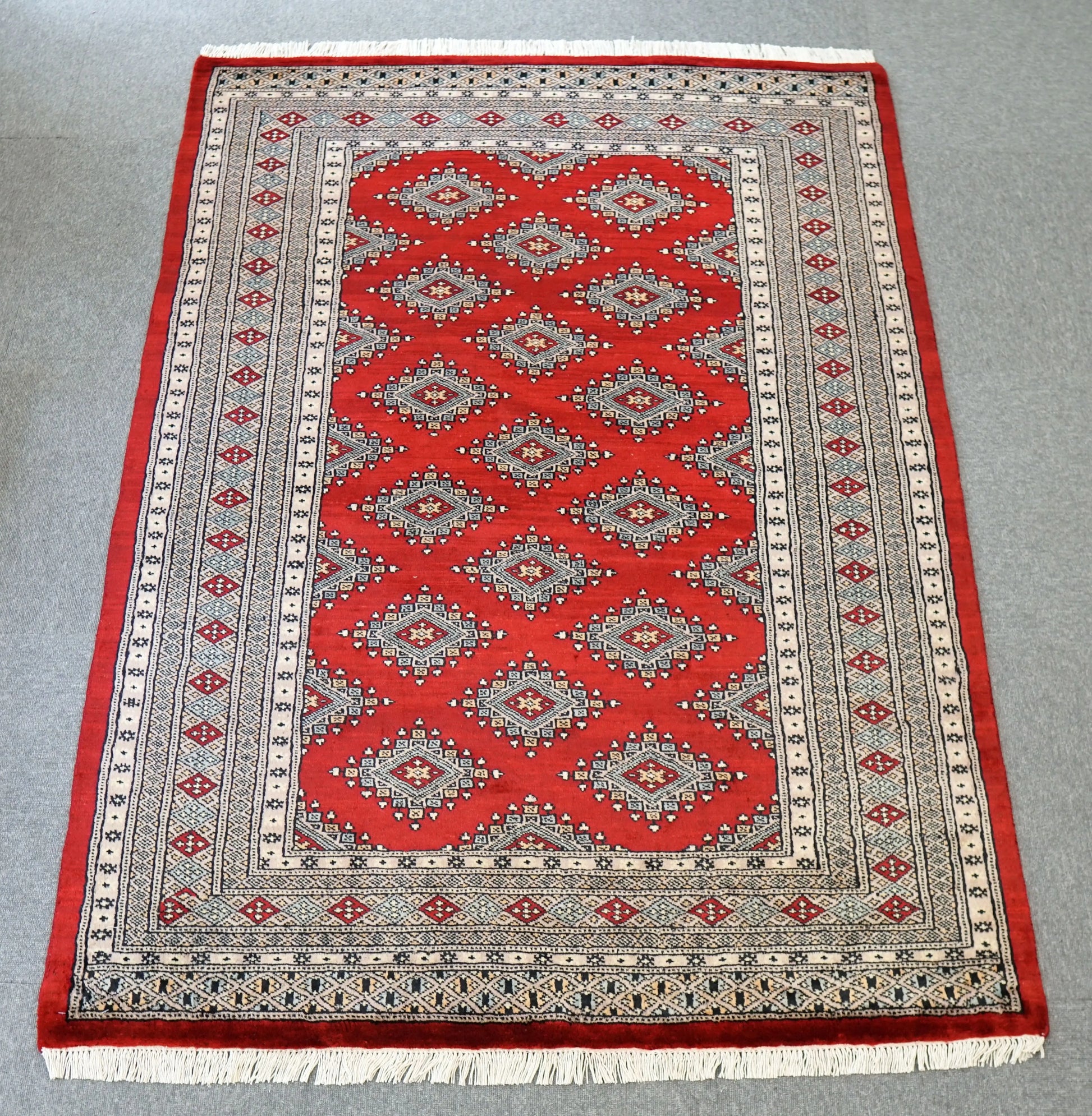177×130cm  パキスタン手織り絨毯 Decorworks
