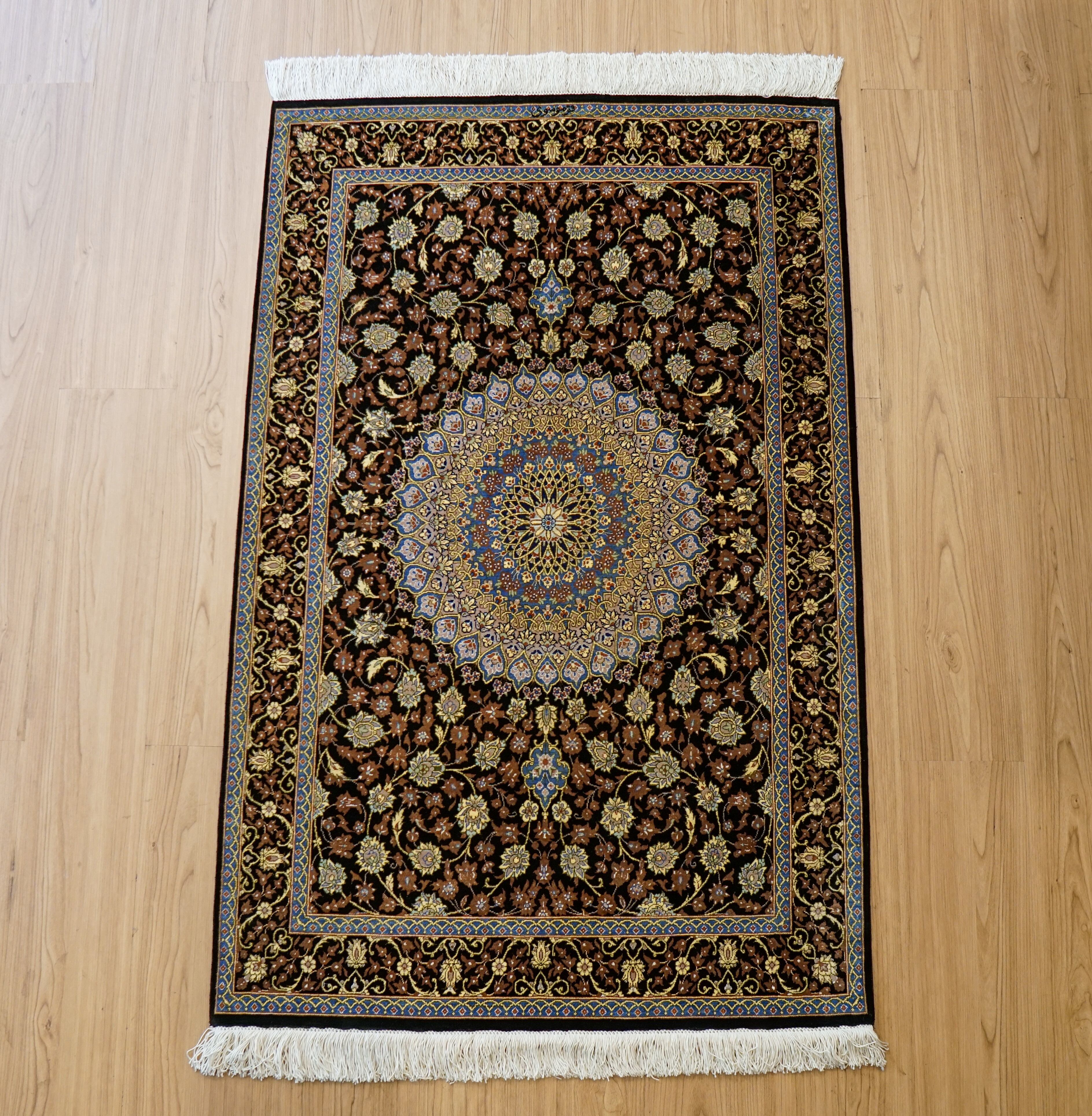 ペルシャ絨毯 クム産 シルク100％ ムサビイ工房 121×79cm｜手織り