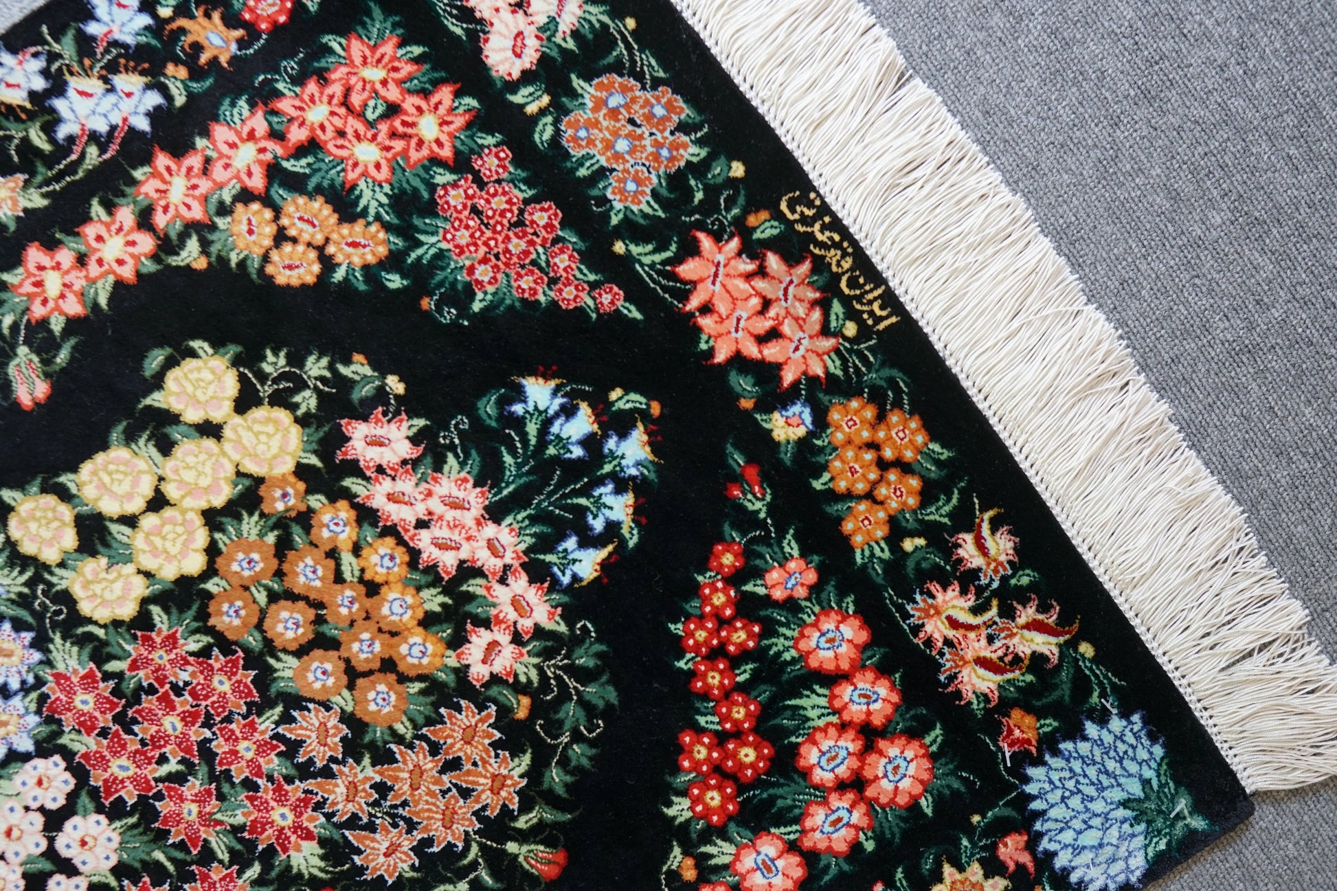 90×58cm　ペルシャクム産の総手織りシルク絨毯　証明書付 Decorworks