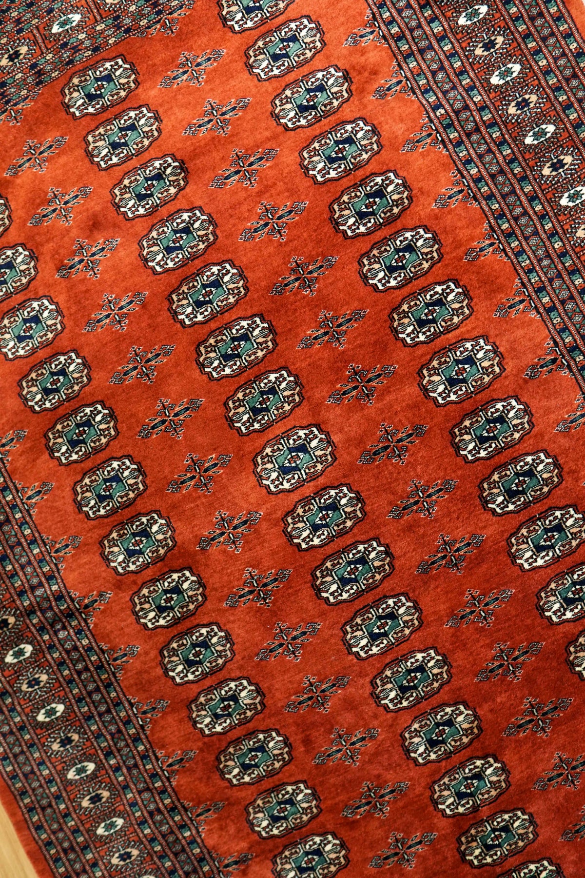  パキスタン手織り絨毯 ボハラ柄・トルクメンデザイン 203×143cm｜メリノウール