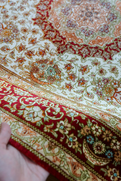  ペルシャ手織り絨毯 クム産 シルク100% シラージ工房 147×97cm