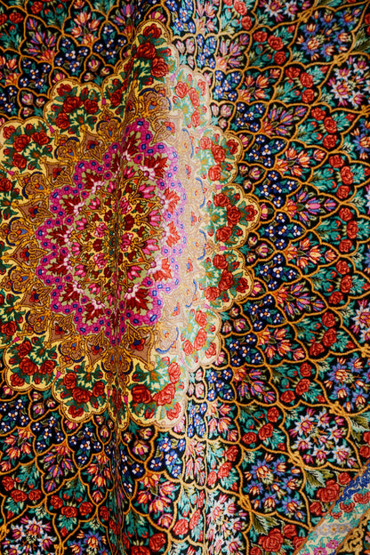  手織りペルシャ絨毯 クム産 アバーシ工房 201×131cm シルク100％ 花文様