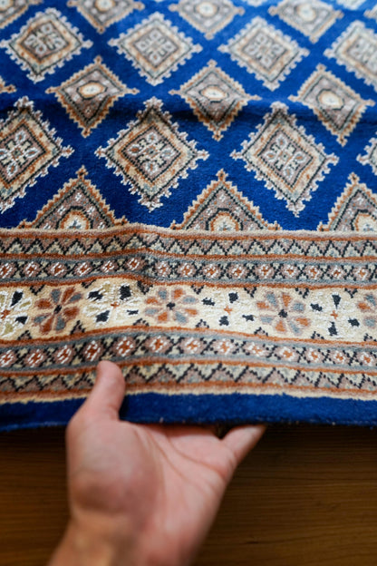  パキスタン手織り絨毯 185×126cm . トライバルラグ