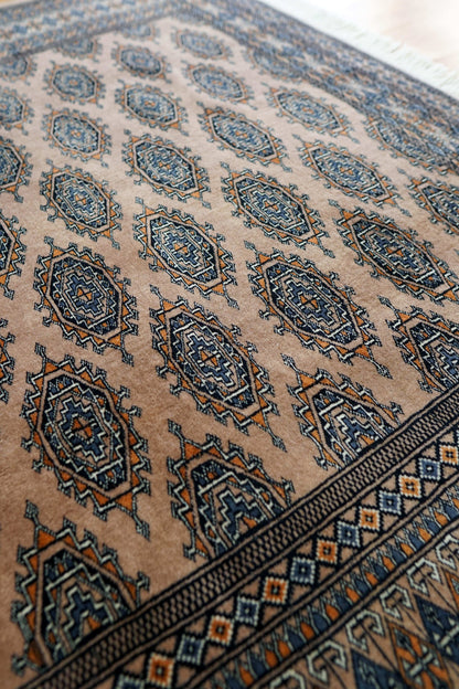 パキスタン手織り絨毯  251×161cm