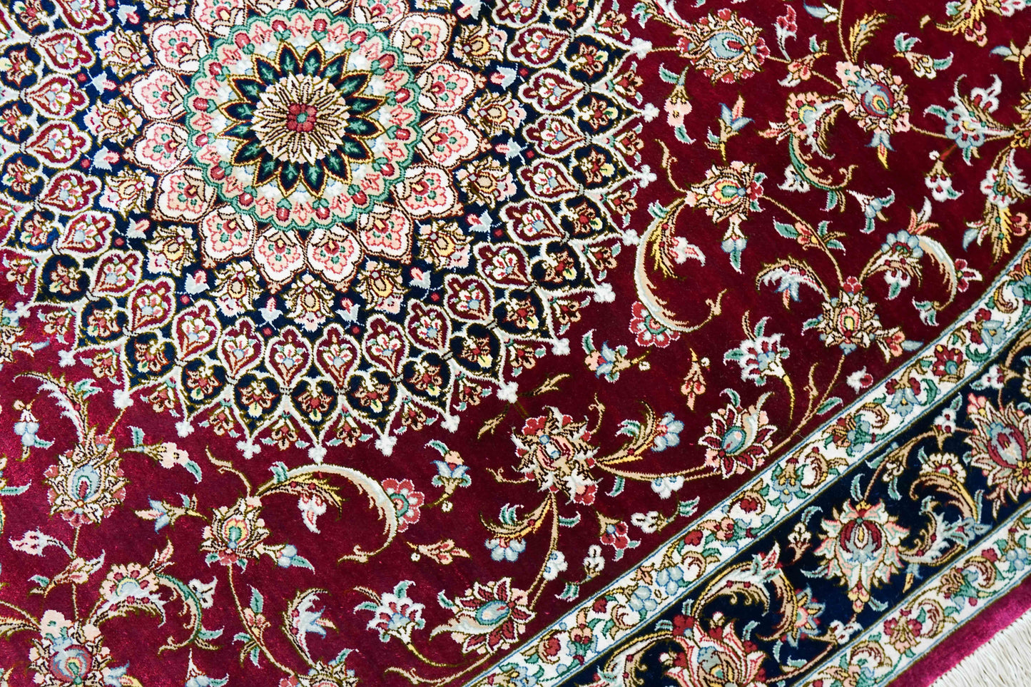  ペルシャ絨毯 クム産 シルク100% 手織りラグ 147×98cm｜モハマディ房 オーバルデザイン 高密度シルク絨毯