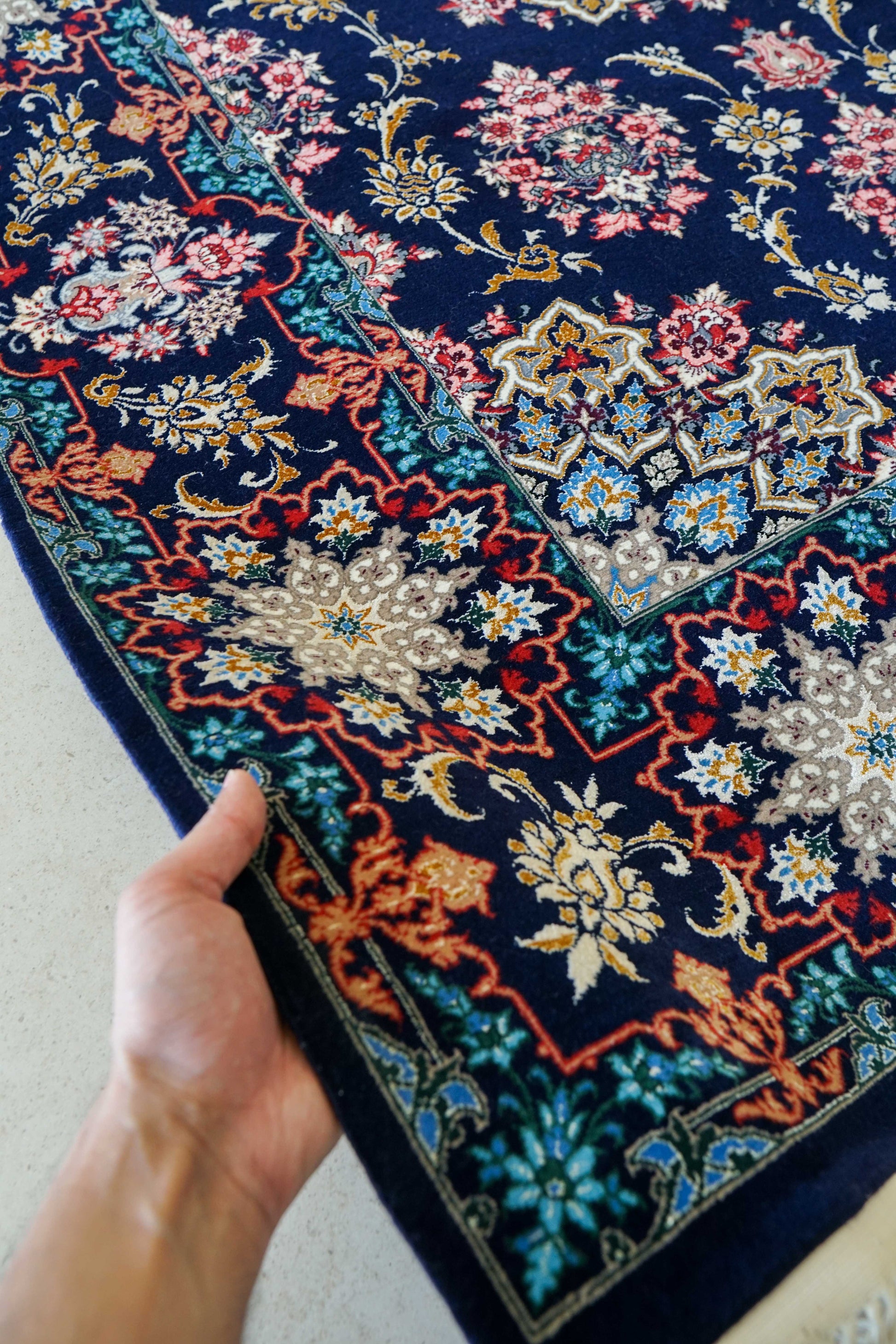  ペルシャ絨毯 イスファハン産 モメニ工房 200×130cm