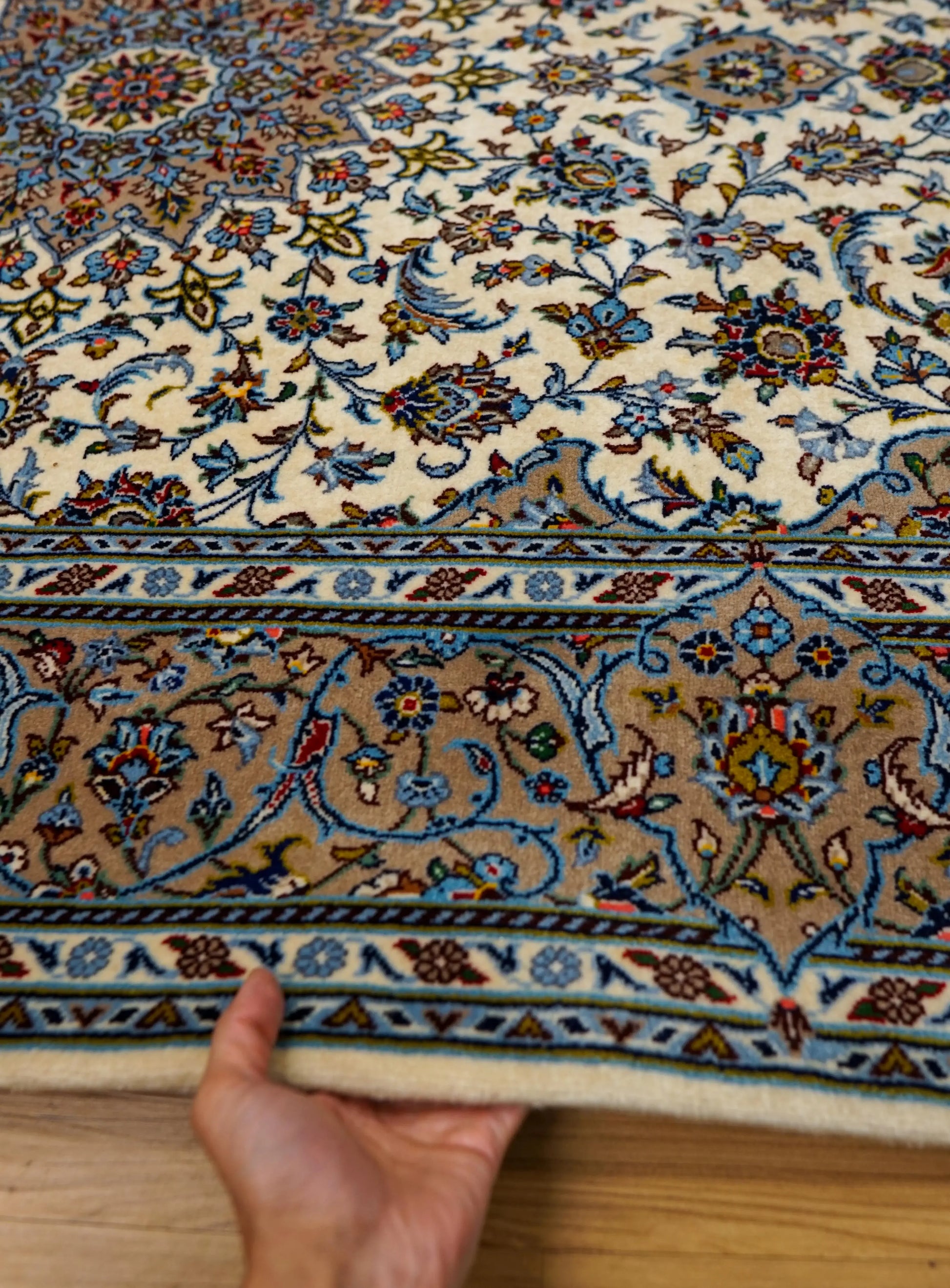  ペルシャ絨毯 カシャーン産 226×152cm (カシャン)｜伝統メダリオンデザイン・上品なアイボリー×ブルー