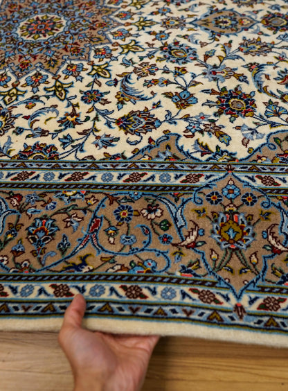  ペルシャ絨毯 カシャーン産 226×152cm (カシャン)｜伝統メダリオンデザイン・上品なアイボリー×ブルー