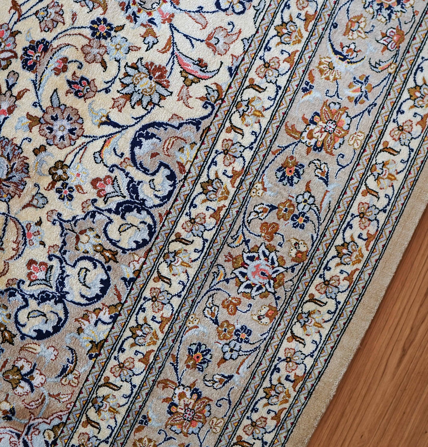  手織りペルシャ絨毯 クム産 ヌーリ工房｜花柄メダリオン 手織りラグ 199×129cm