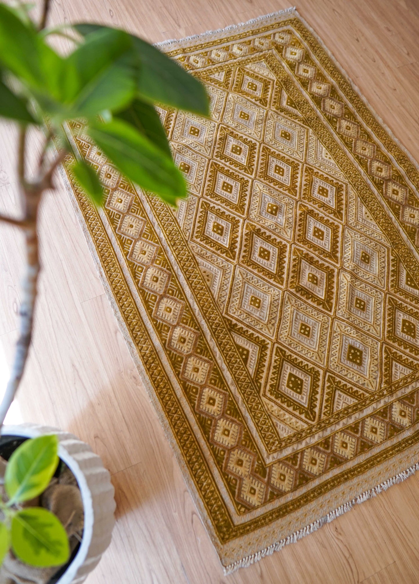  アフガニスタン 手織りマシュワニキリム 160×108cmファインクオリティ 緻密織りトライバルラグ