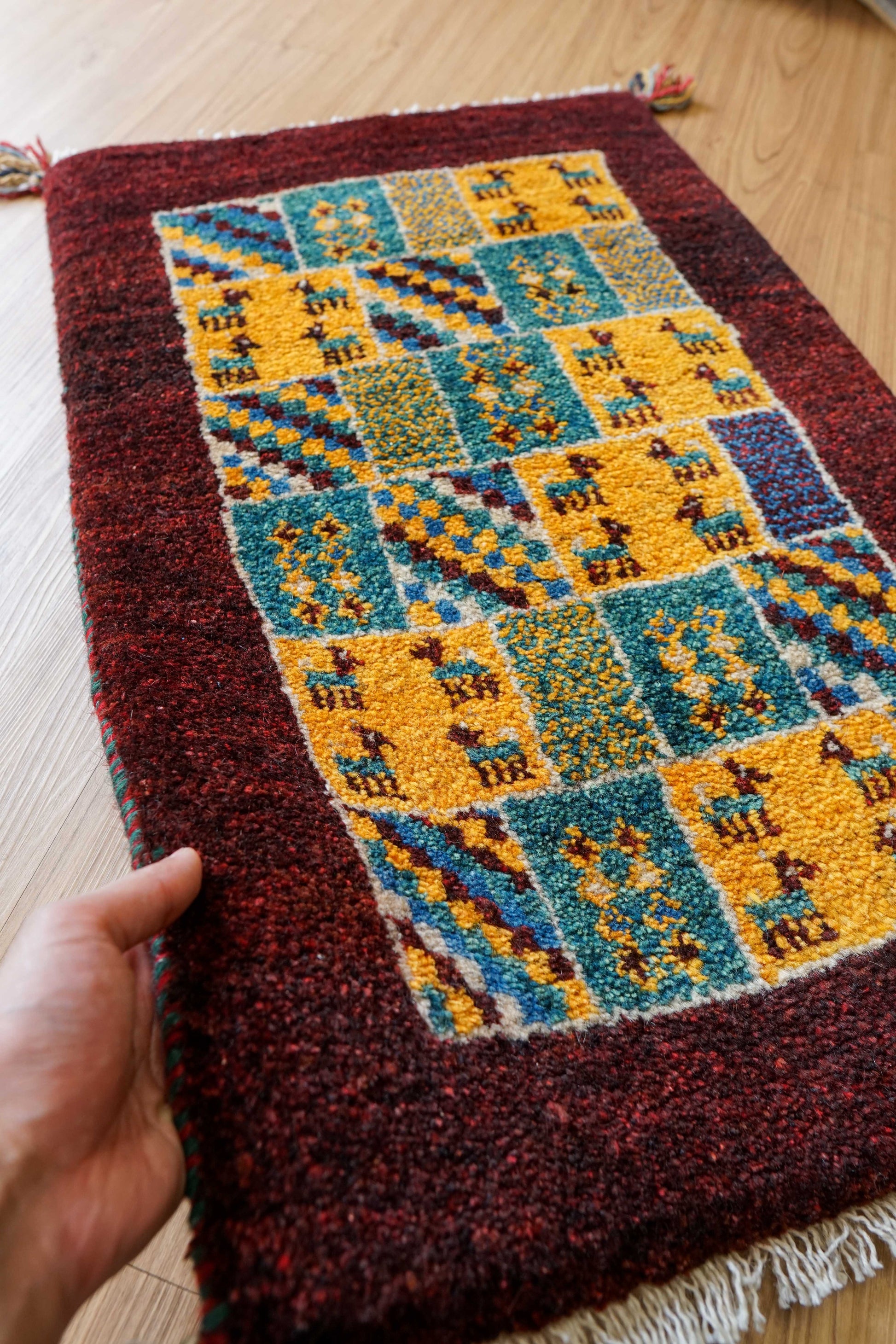  ペルシャ絨毯 手織りギャッベ アマレ族 ギャベ 81×51cm