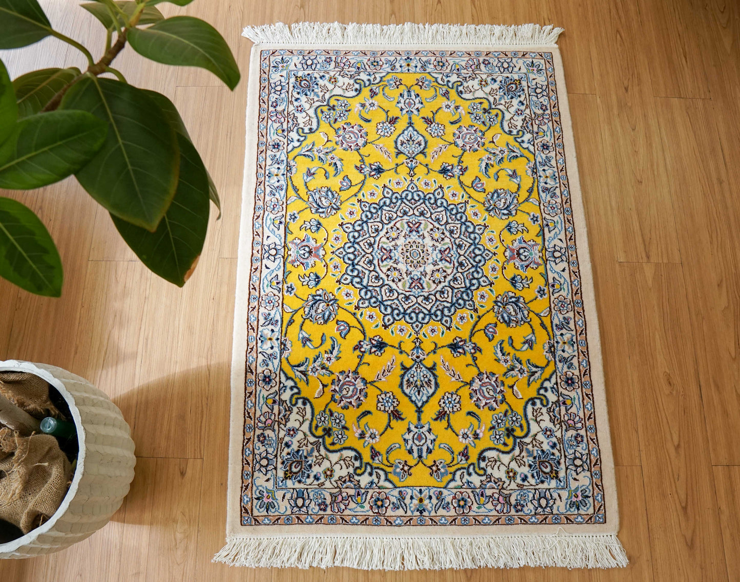 手織りペルシャ絨毯 ナイン産 120×80cm　