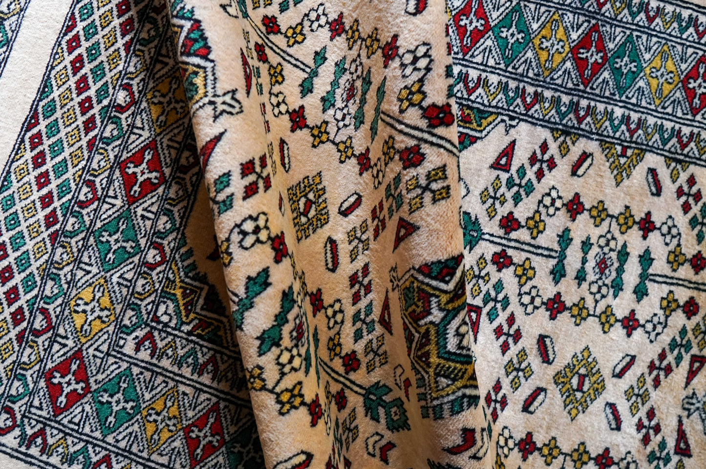 パキスタン手織り絨毯 122×78cm