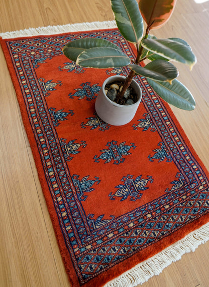  パキスタン手織り絨毯 バタフライモチーフラグ 77×45cm