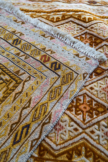  手織りマシュワニキリム  トライバルラグ 115×76cm