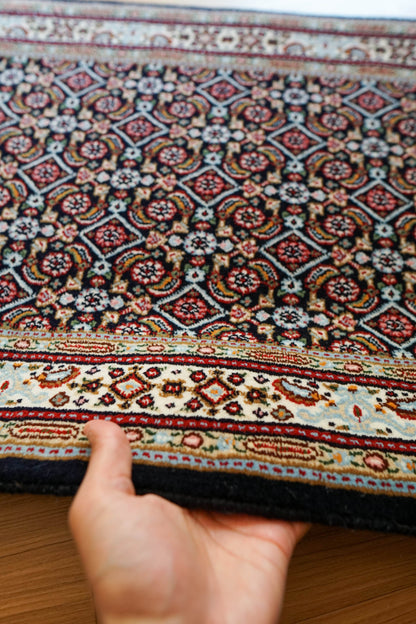  ペルシャ 絨毯　ムード産 89×58cm