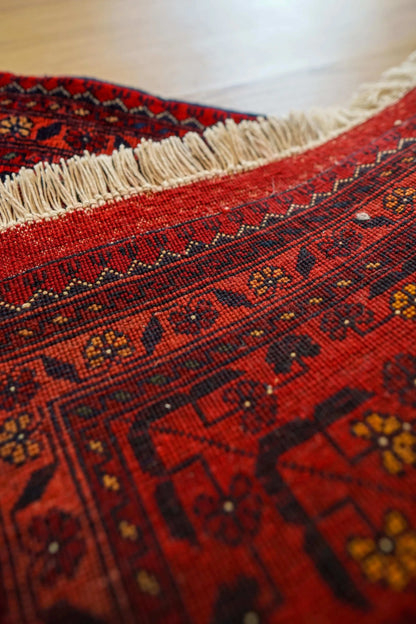  アフガニスタン手織り絨毯 カールモハメディ109×57cm｜深紅ギュル文様 トライバルラグ