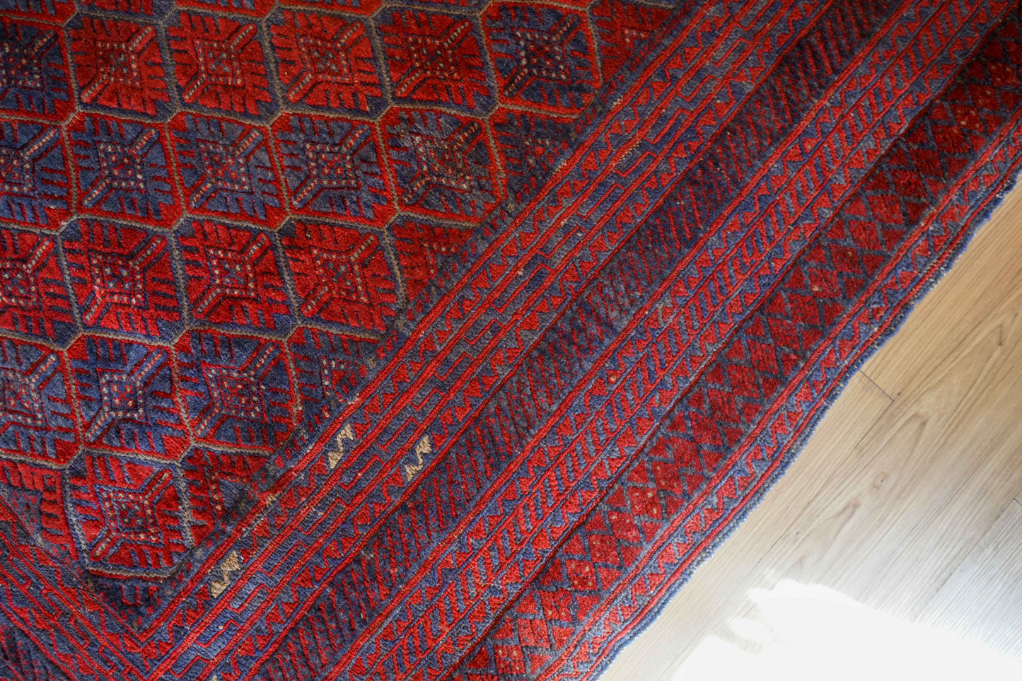  アフガニスタン手織りマシュワニキリム　 172×152cm