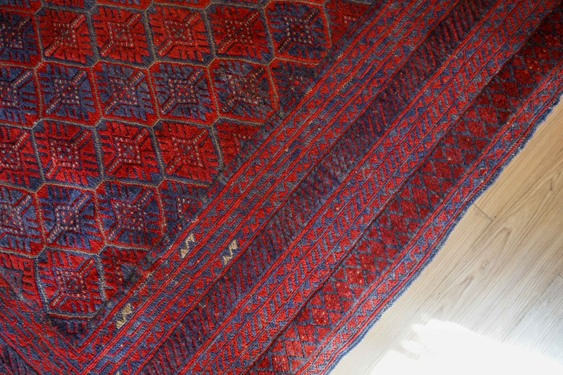  アフガニスタン手織りマシュワニキリム　 172×152cm