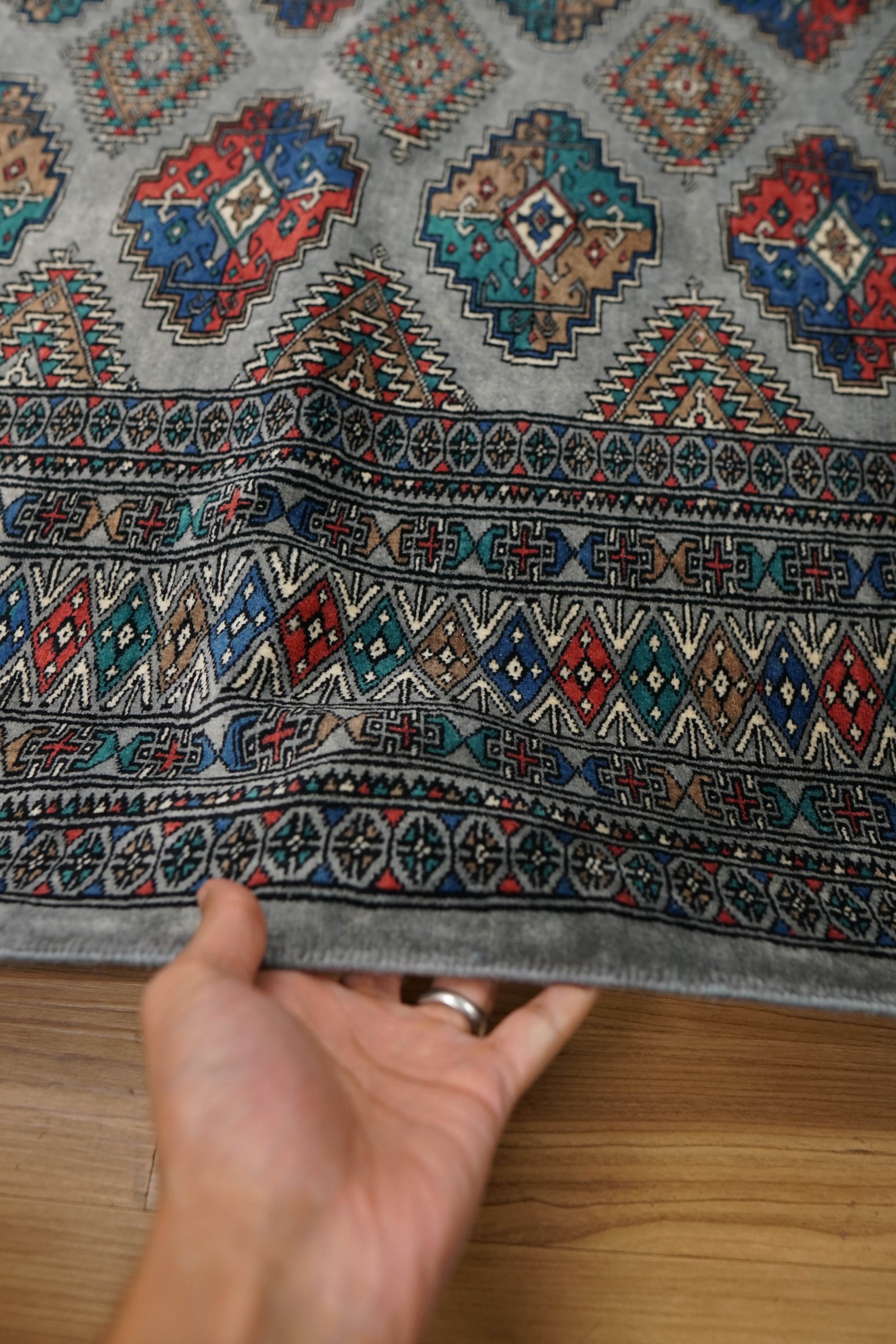  パキスタン手織り絨毯 234×160cm