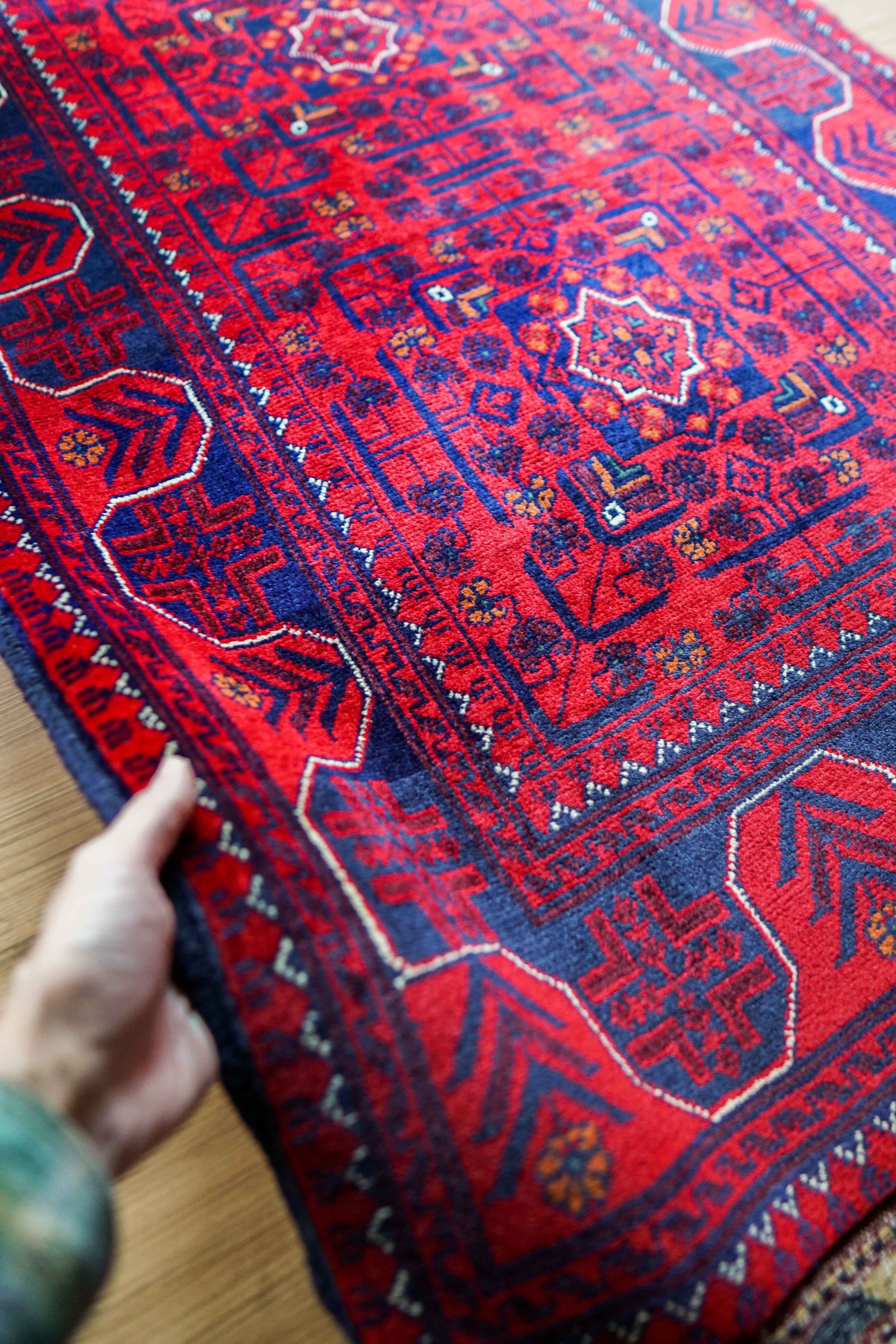  135×81cm アフガニスタン手織り絨毯 カールモハメディ