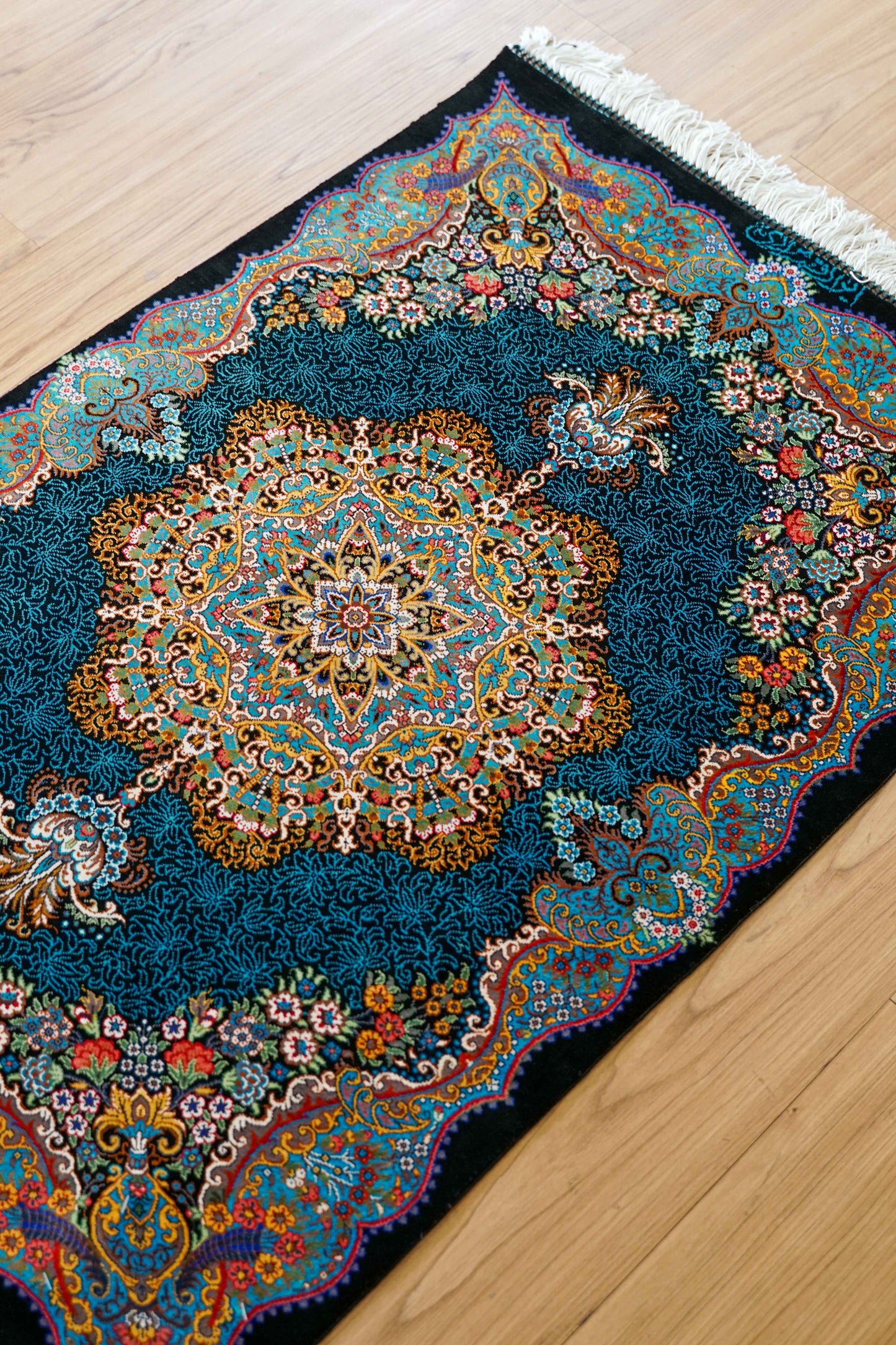  ペルシャ絨毯クム産  ムサヴィ工房　シルク　 証明書付 87×58cm　