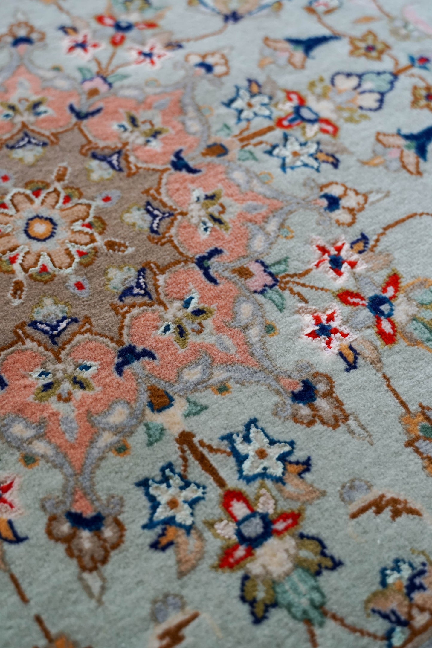 Collection ペルシャ絨毯 カシャーン産 130×85cm ｜ ウールとシルクが織りなす柔らかな光と伝統の花文様