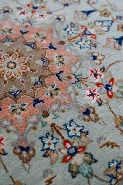 Collection ペルシャ絨毯 カシャーン産 130×85cm ｜ ウールとシルクが織りなす柔らかな光と伝統の花文様