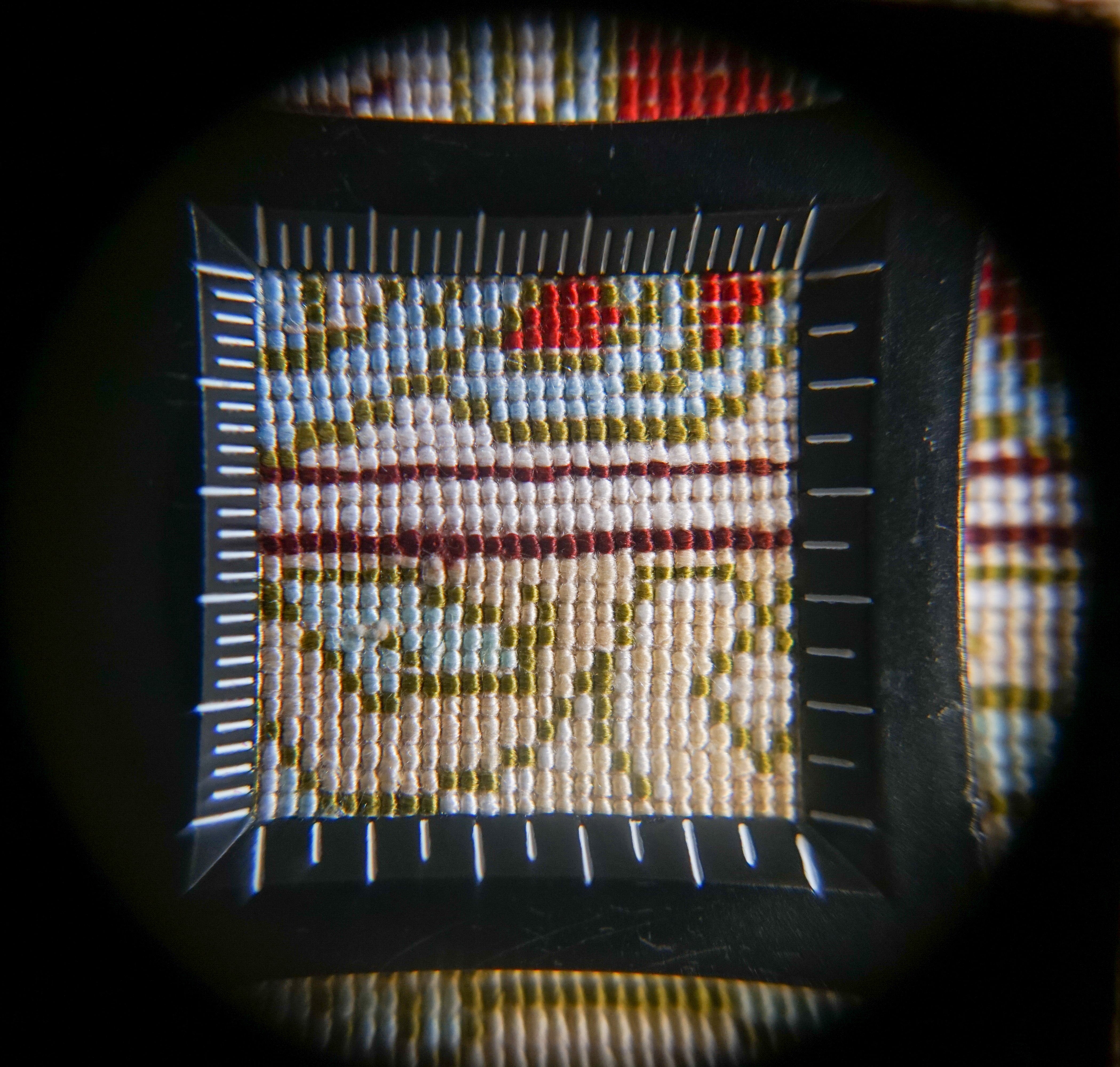 ペルシャ絨毯 クム産 100％シルク 手織り 150×98cm – Decorworks